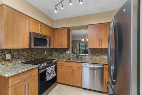 6515 Kensington Lane #201, Delray Beach FL - photo 6 of 38