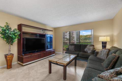 6515 Kensington Lane #201, Delray Beach FL - photo 13 of 38