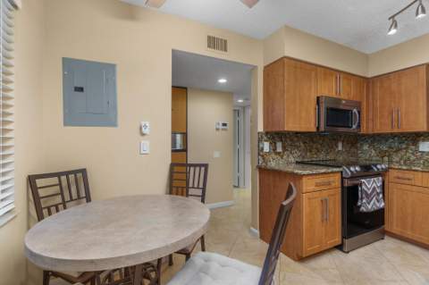6515 Kensington Lane #201, Delray Beach FL - photo 9 of 38