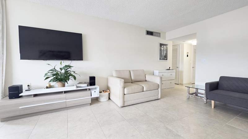 1 bedroom Condominium at 1400 S Ocean Drive #505, Trafalgar Towers Condominium, Hollywood — photo 3