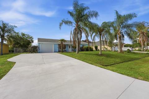 420 SE Streamlet Avenue, Port St. Lucie FL - photo 6 of 47