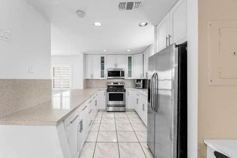 331 NW 101st Terrace, Pembroke Pines FL - photo 7 of 36