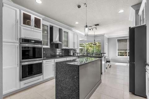 2981 NW Windemere Drive, Jensen Beach FL - photo 10 of 54