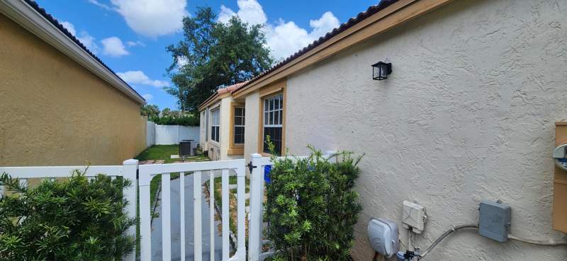 3 bedroom Single Family Residence at 17932 SW 29th Lane, Silver Lakes Phase III, Miramar — photo 2
