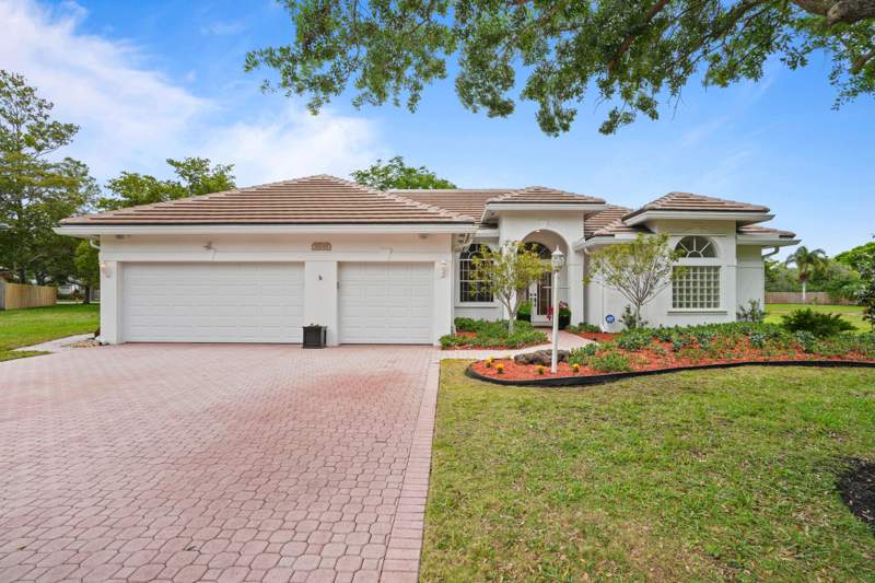4 bedroom Single Family Residence at 16245 Seneca Circle, Estates Of Stirling Lake, Davie — photo 5