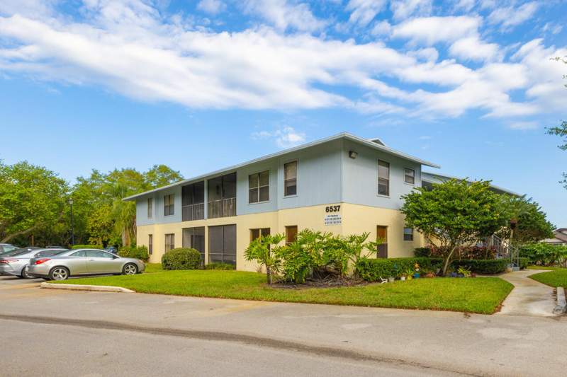 2 bedroom Condominium at 6537 SE Federal Highway #101, Fairway Palms Condo, Stuart — photo 2