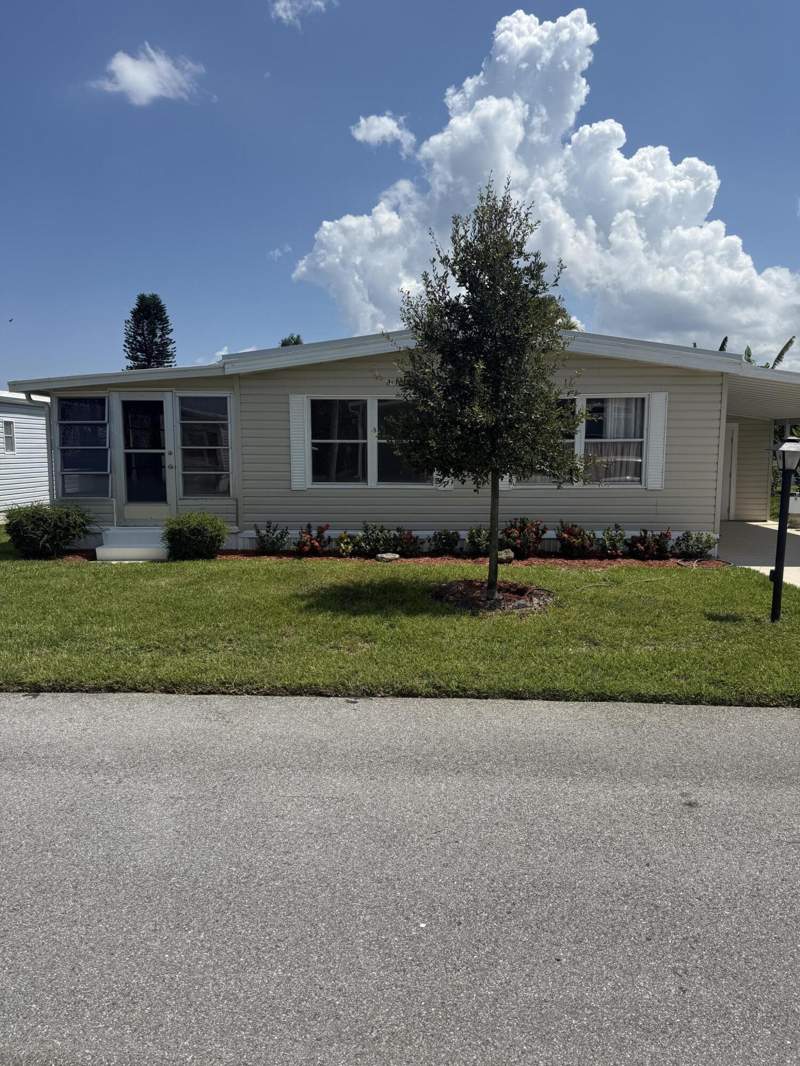 2 bedroom Manufactured Home at 463 Onyx Way, Pinelake Village, Jensen Beach — photo 2