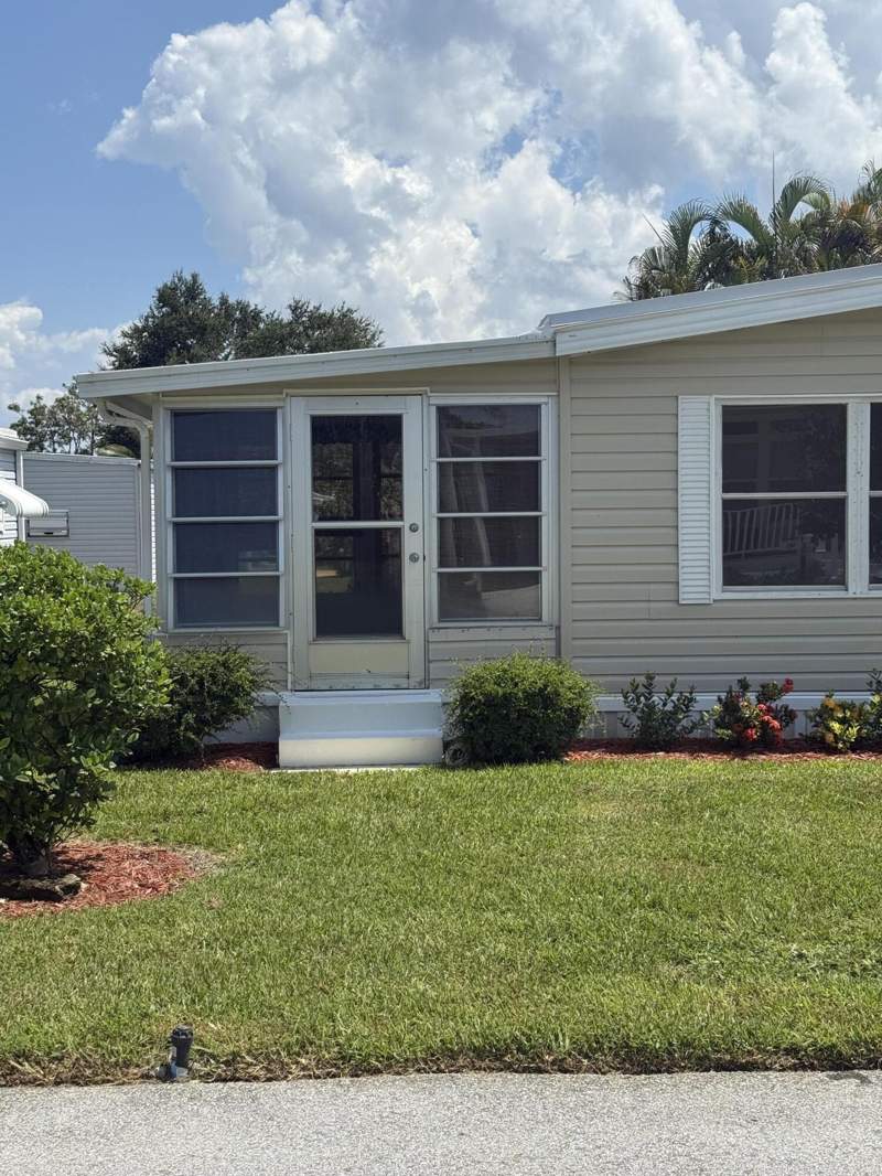 2 bedroom Manufactured Home at 463 Onyx Way, Pinelake Village, Jensen Beach — photo 3