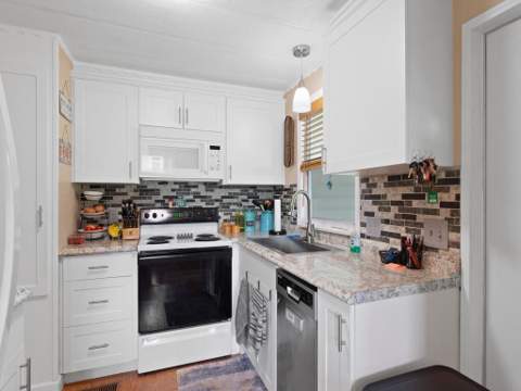 463 Onyx Way, Jensen Beach FL - photo 9 of 41