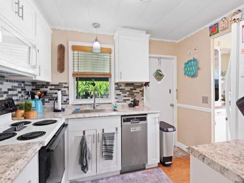 463 Onyx Way, Jensen Beach FL - photo 10 of 41