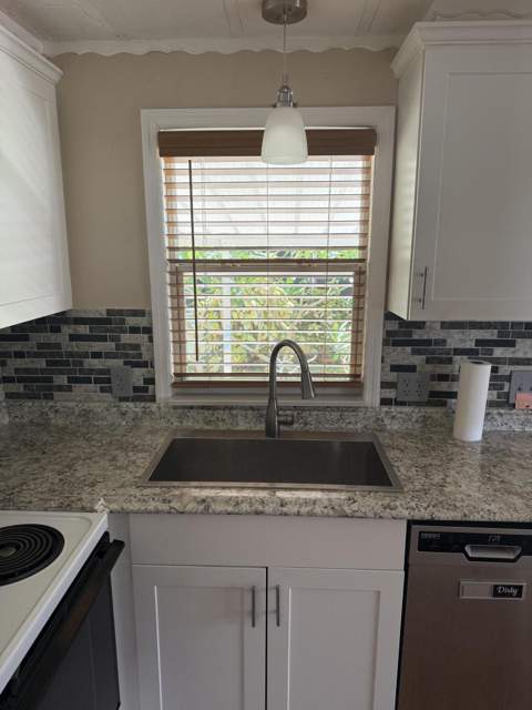 463 Onyx Way, Jensen Beach FL - photo 13 of 41