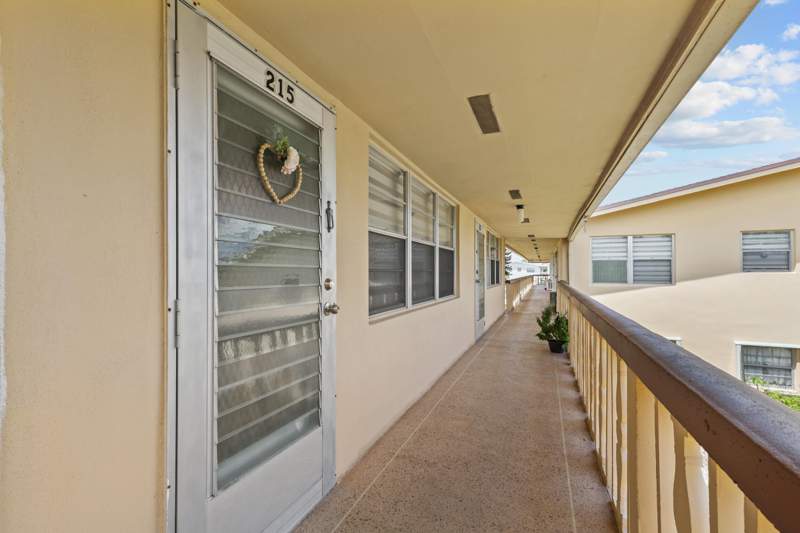 1 bedroom Condominium at 215 Sheffield I, Sheffield Condos A To Q, West Palm Beach — photo 2