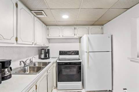 215 Sheffield I, West Palm Beach FL - photo 8 of 26