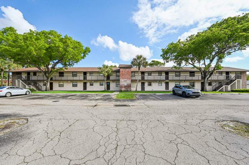 2 bedroom Condominium at 6001 Shakerwood Circle #203, Shaker Woods Village, Tamarac — photo 4