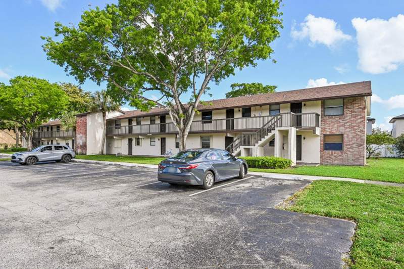 2 bedroom Condominium at 6001 Shakerwood Circle #203, Shaker Woods Village, Tamarac — photo 5