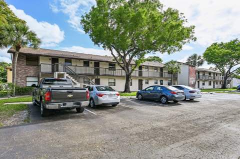 6001 Shakerwood Circle #203, Tamarac FL - photo 6 of 31