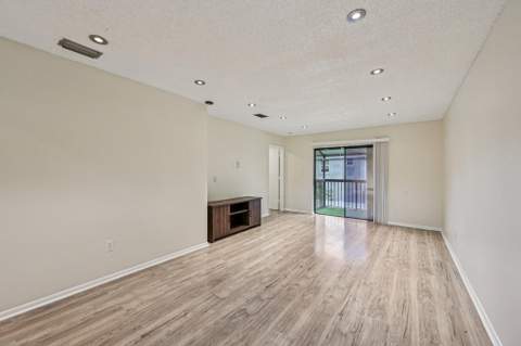 6001 Shakerwood Circle #203, Tamarac FL - photo 10 of 31