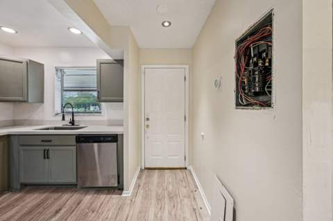 6001 Shakerwood Circle #203, Tamarac FL - photo 9 of 31