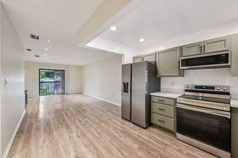 6001 Shakerwood Circle #203, Tamarac FL - photo 15 of 31