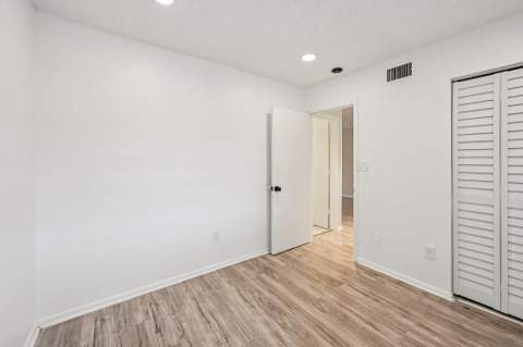 6001 Shakerwood Circle #203, Tamarac FL - photo 17 of 31