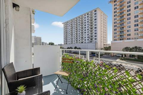 430 Golden Isles Drive #301, Hallandale Beach FL - photo 12 of 39
