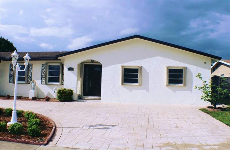 5 bedroom Single Family Residence at 11441 NW 29th Manor, Sunrise Golf Village Sec 24, Sunrise — photo 2