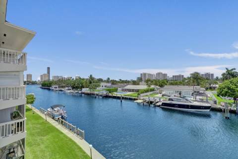 455 Paradise Isle Boulevard #305, Hallandale Beach FL - photo 23 of 30