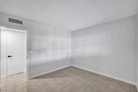 455 Paradise Isle Boulevard #305, Hallandale Beach FL - photo 13 of 30