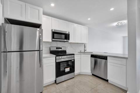 455 Paradise Isle Boulevard #305, Hallandale Beach FL - photo 8 of 30