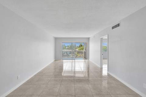 455 Paradise Isle Boulevard #305, Hallandale Beach FL - photo 15 of 30