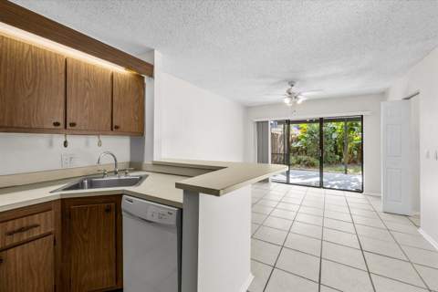 3548 Gardens East Drive #B, Palm Beach Gardens FL - photo 14 of 31