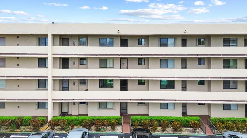 2 bedroom Condominium at 3154 Via Poinciana #412, Poinciana Lakes Condo, Greenacres — photo 3