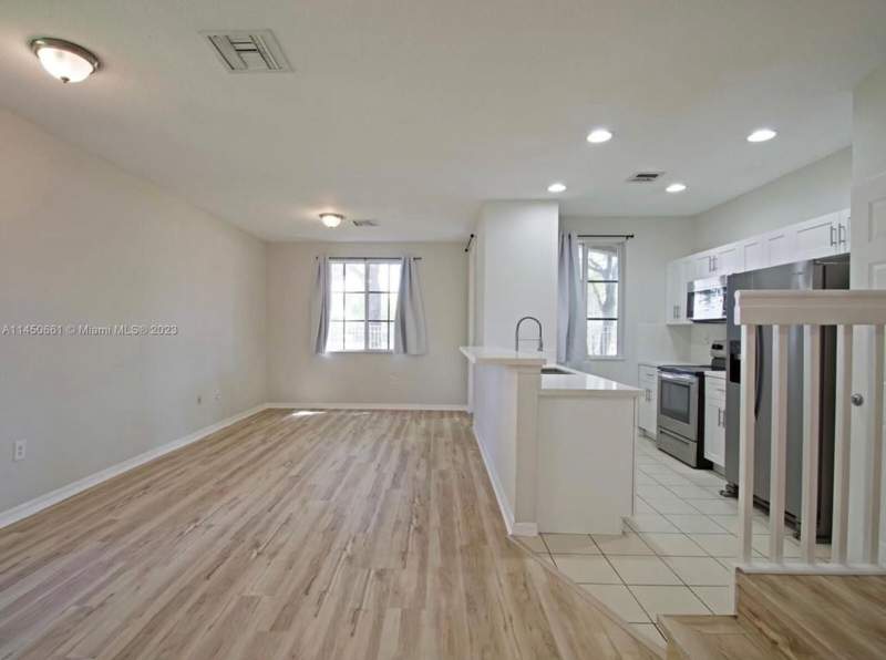 2 bedroom Townhouse at 6030 SW 19th Place, San Remo, North Lauderdale — photo 2