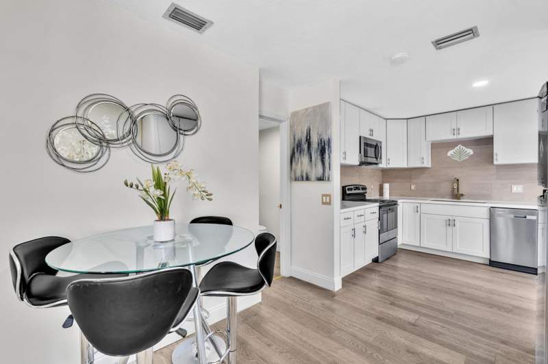 2 bedroom Townhouse at 6663 Via Regina, Plum At Boca Pointe Condos One Thru 15 Filed In Or, Boca Raton — photo 2