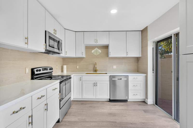 2 bedroom Townhouse at 6663 Via Regina, Plum At Boca Pointe Condos One Thru 15 Filed In Or, Boca Raton — photo 3