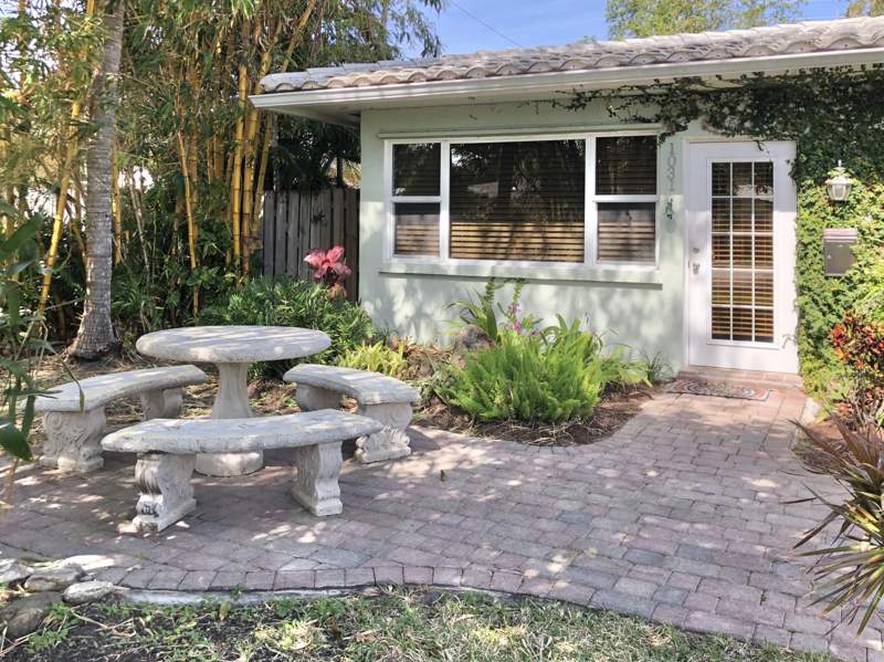 3 bedroom Single Family Residence at 1031 Lincoln Street, Hollywood Lakes Section, Hollywood — photo 4