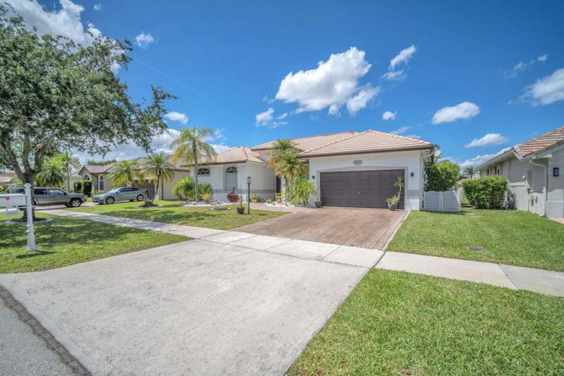 5 bedroom Single Family Residence at 16423 Segovia Circle, Stoneridge Lake Estates Plat, Fort Lauderdale — photo 3