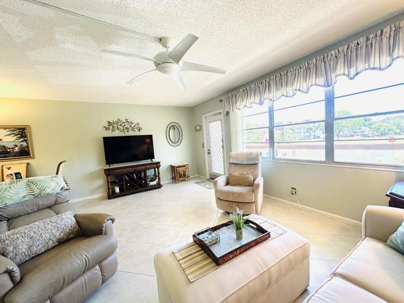 1 bedroom Condominium at 2132 Cambridge F, Cambridge F Condo, Deerfield Beach — photo 3