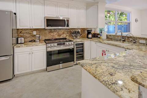 218 Pine Avenue, Lauderdale-By-The-Sea FL - photo 10 of 31
