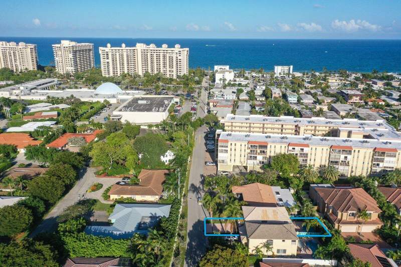 3 bedroom Single Family Residence at 218 Pine Avenue, Golden Shores, Lauderdale-By-The-Sea — photo 3