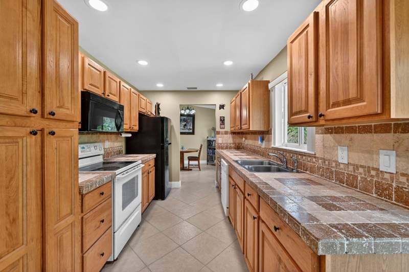 4 bedroom Single Family Residence at 12541 SW 10th Court, ORANGE TREE HOMES, Davie — photo 2