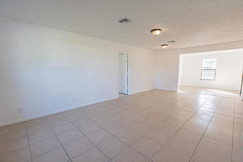 2 bedroom Single Family Residence at 993 SW Cecil Lane, Port St Lucie Section 15, Port St. Lucie — photo 5