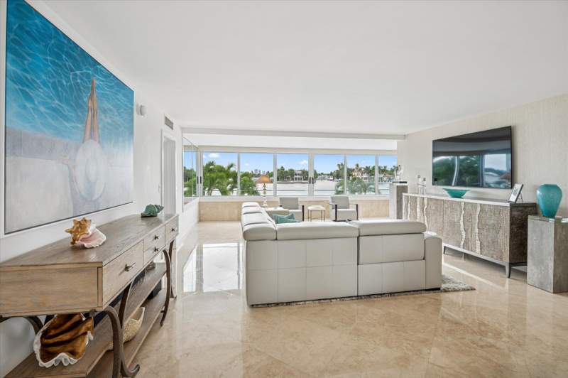 2 bedroom Stock Cooperative at 215 N Birch Road #A2, Versailles Co-Op, Fort Lauderdale — photo 5
