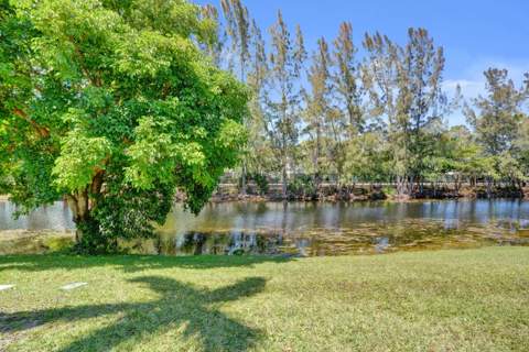 392 Durham Circle #M, Deerfield Beach FL - photo 16 of 17