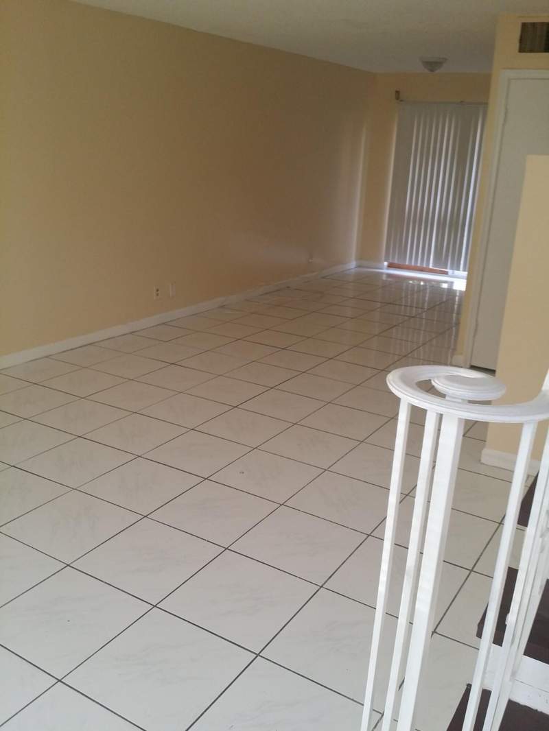 2 bedroom Townhouse at 2580 NW 52nd Avenue #C16, Royal Oaks Townhouse 5 Condo, Lauderhill — photo 3