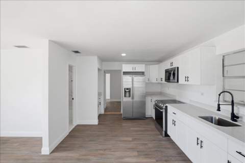 270 SW 10th Avenue, South Bay FL - photo 10 of 32