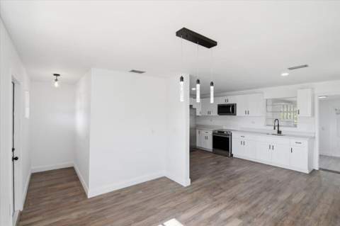 270 SW 10th Avenue, South Bay FL - photo 6 of 32