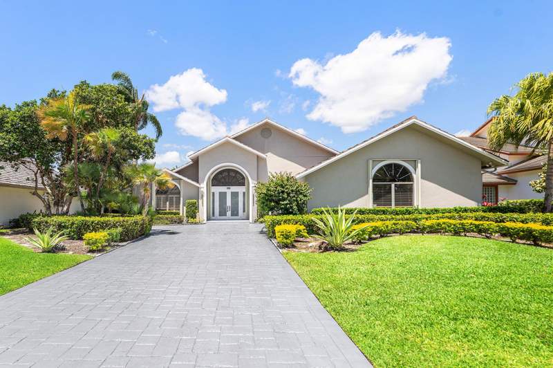 4 bedroom Single Family Residence at 6415 Brandon Street, Eastpointe, Palm Beach Gardens — photo 2