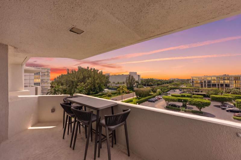 2 bedroom Condominium at 2773 S Ocean Boulevard #5140, Carlyle House Condo, Palm Beach — photo 3