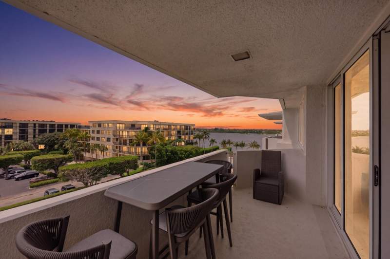2 bedroom Condominium at 2773 S Ocean Boulevard #5140, Carlyle House Condo, Palm Beach — photo 4